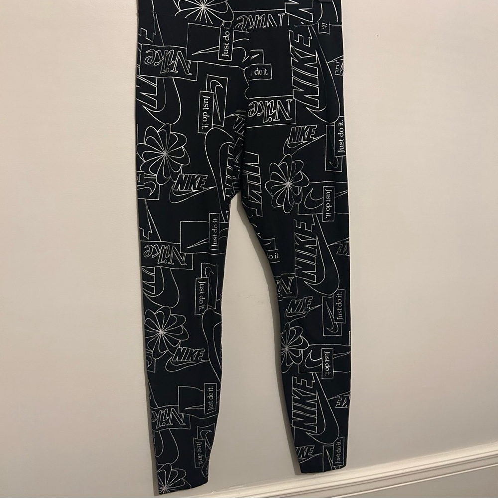 Nike Cotton Logo All Over Foil Print Cotton Leggings Sz M Medium